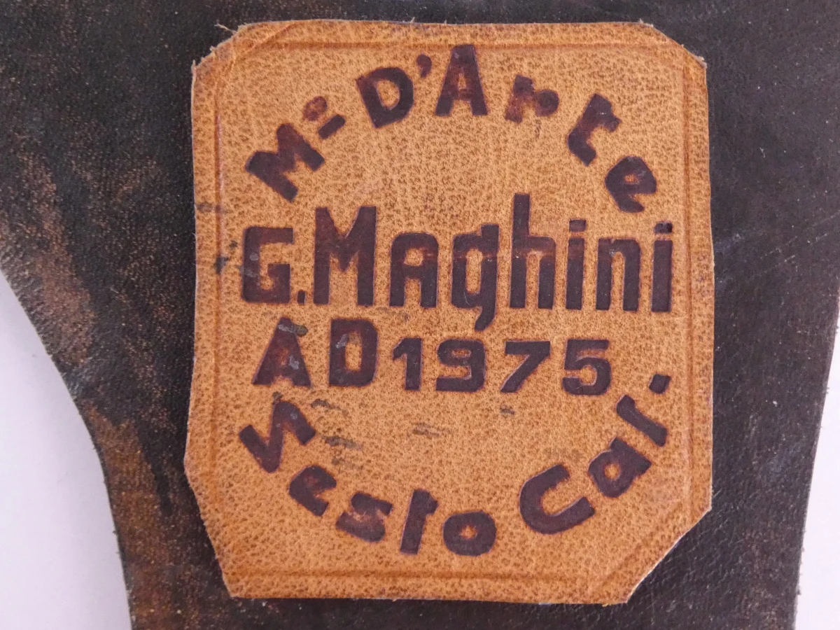 G. Maghini – Lederen wandsculptuur (1975)