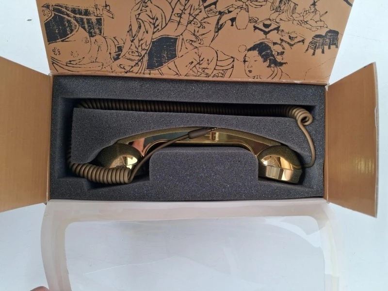 Exclusief: Native Union – Moshi Moshi Gold Limited Edition Handset