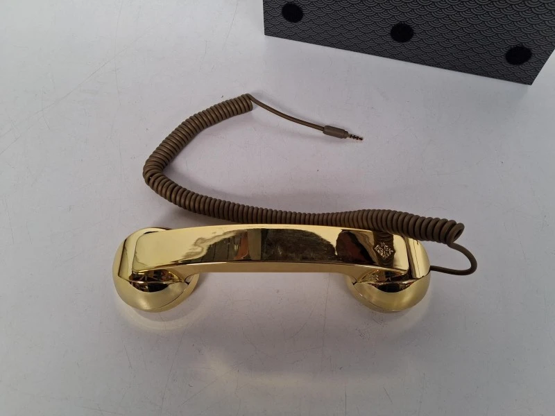 Exclusief: Native Union – Moshi Moshi Gold Limited Edition Handset