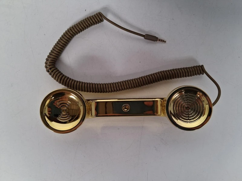 Exclusief: Native Union – Moshi Moshi Gold Limited Edition Handset