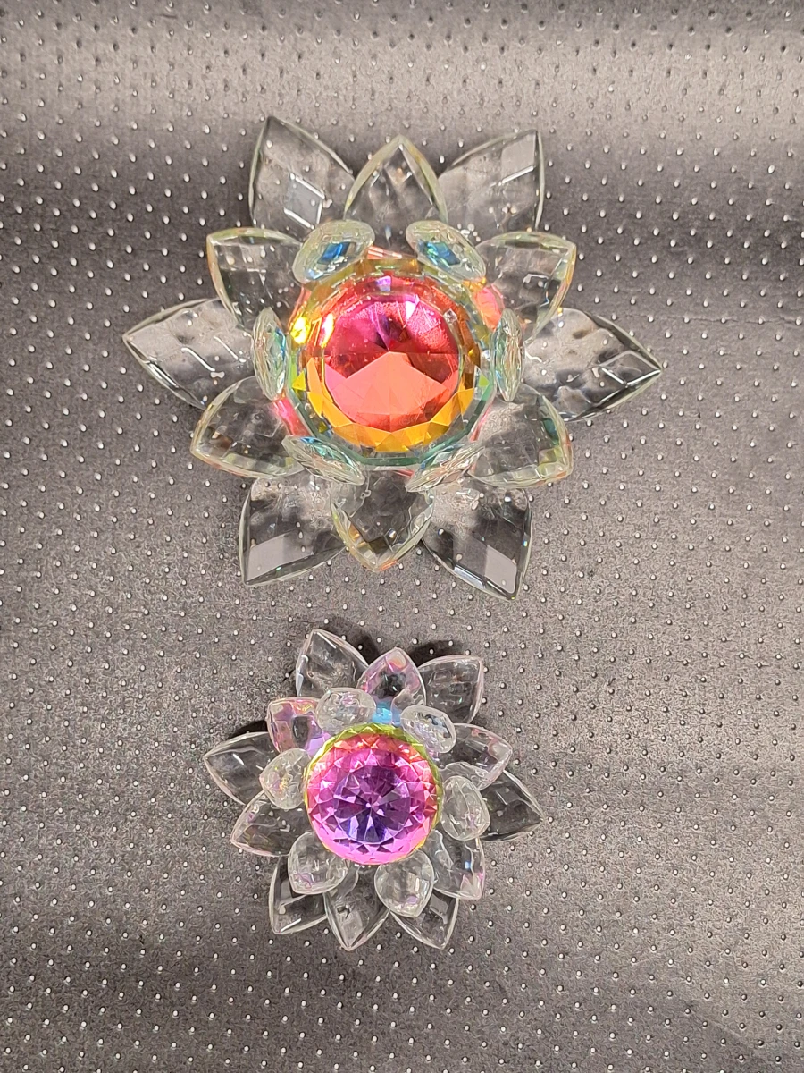 Set van 2 handgemaakte kristallen lotusbloemen - Feng Shui suncatchers in geschenkdozen - foto 3