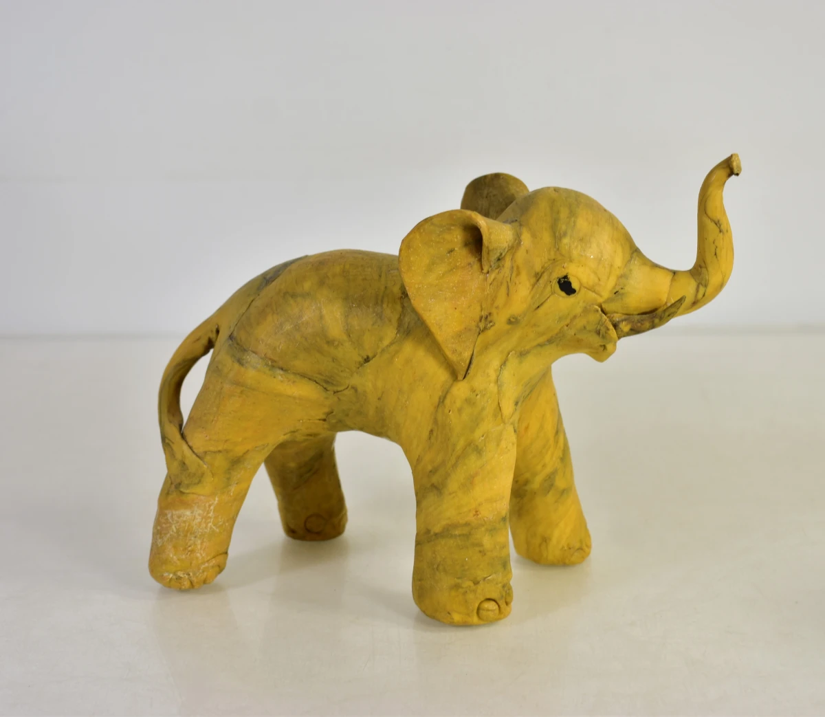 Set van 8 olifanten beeldjes in diverse materialen - foto 6