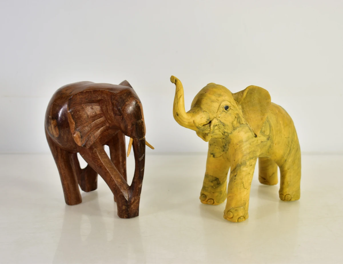 Set van 8 olifanten beeldjes in diverse materialen - foto 3