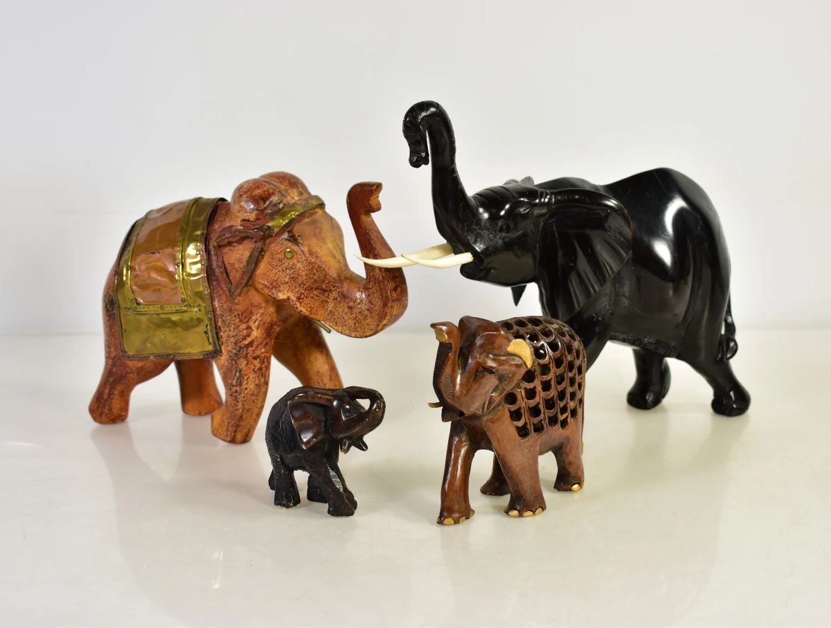 Set van 8 olifanten beeldjes in diverse materialen - foto 2