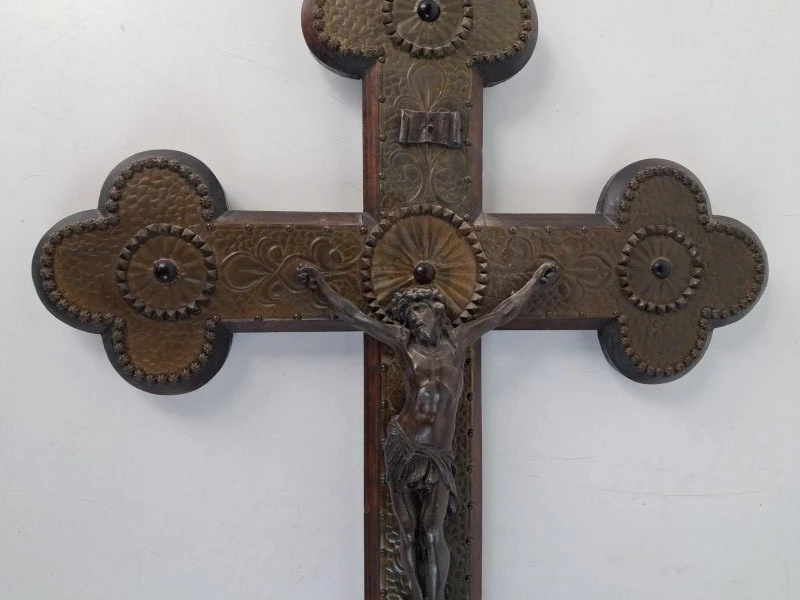 Groot Antiek Neo-Gotisch Wandcrucifix met Brass Reliëfwerk en Bronzen Corpus – Ca. 1900 - foto 5