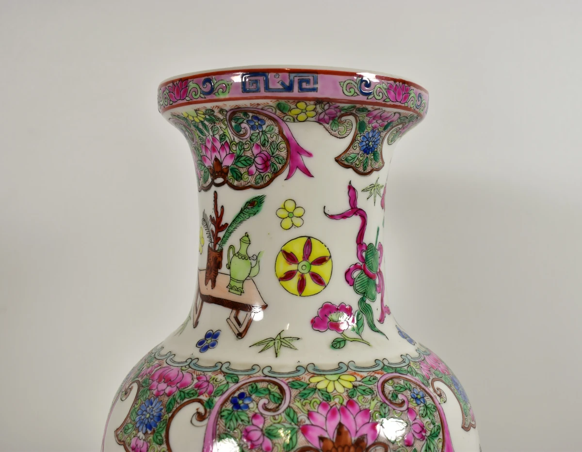Decoratieve Chinese porseleinen vaas met kleurrijke motieven - foto 9