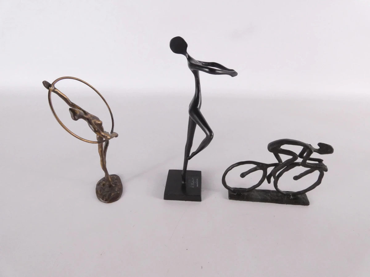 Lot van drie decoratieve metalen sculpturen