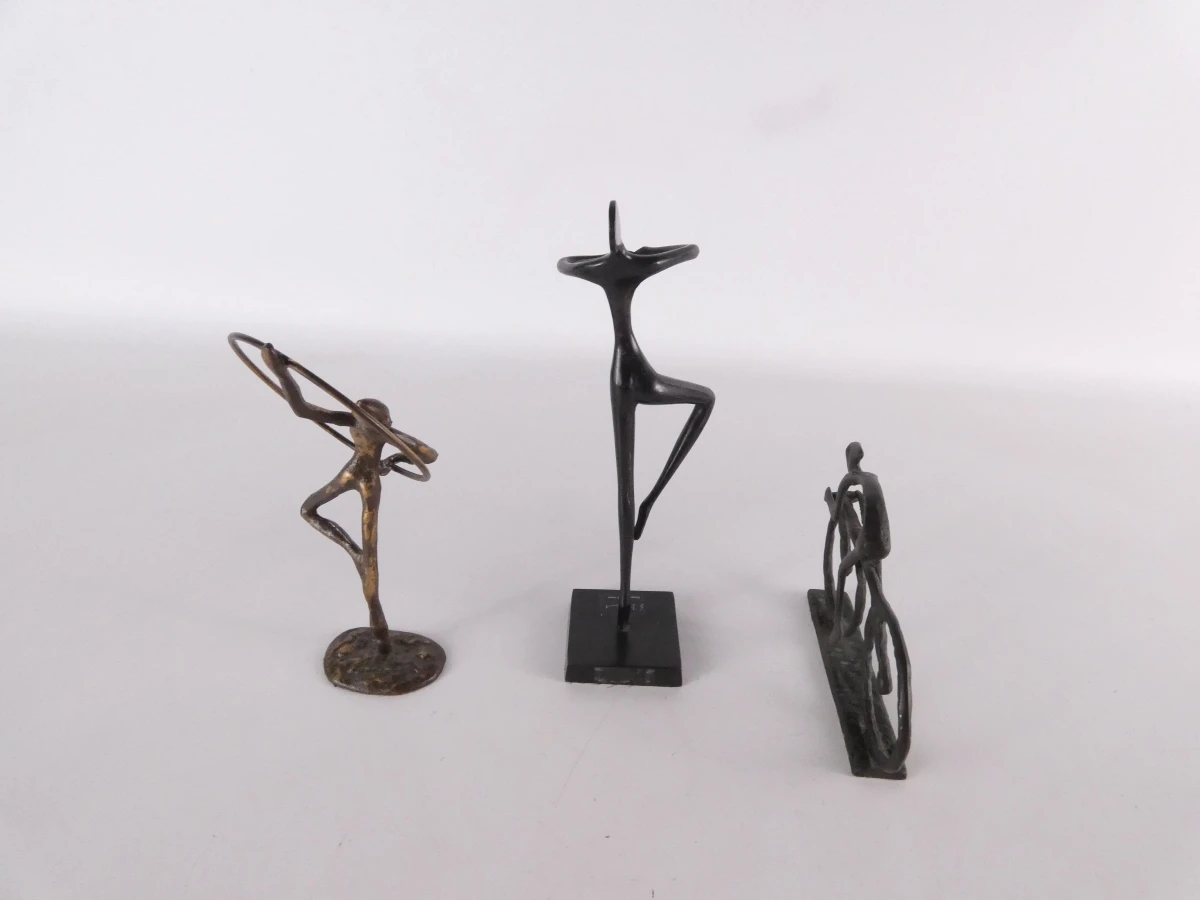 Lot van drie decoratieve metalen sculpturen