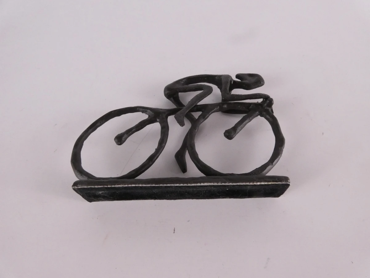 Lot van drie decoratieve metalen sculpturen
