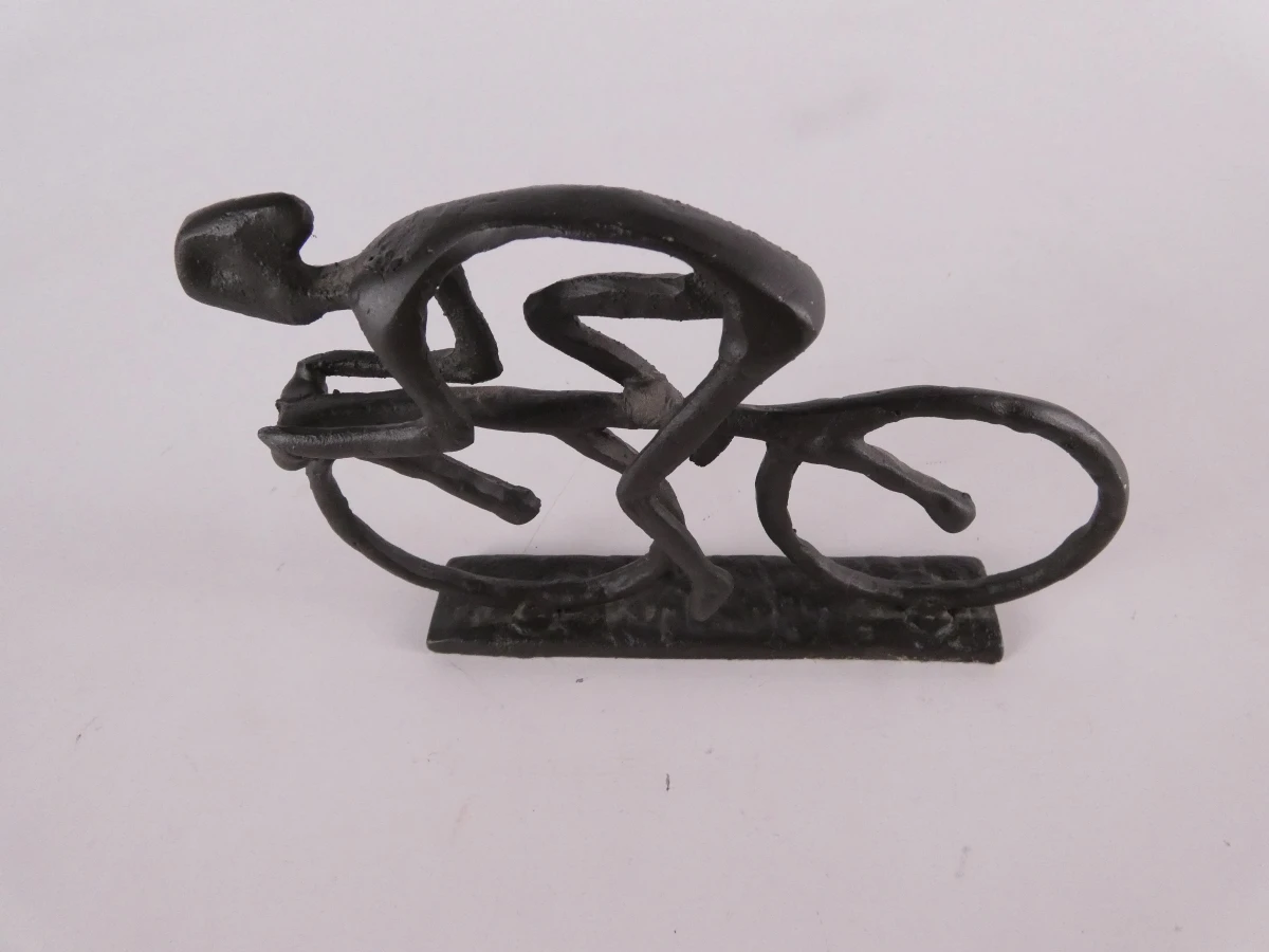 Lot van drie decoratieve metalen sculpturen