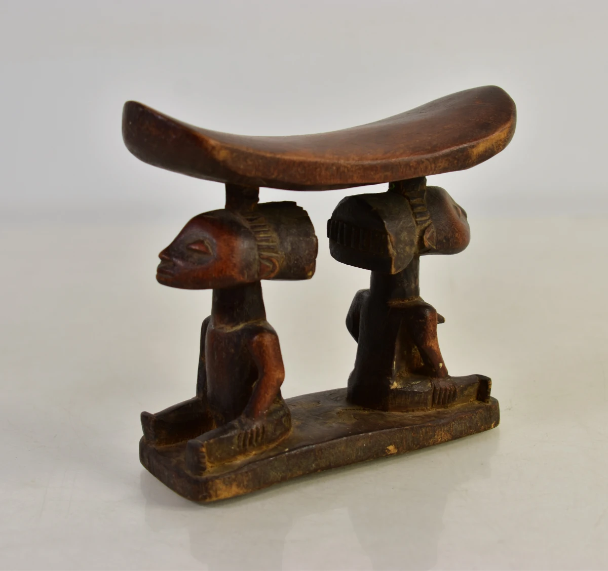 Houten Afrikaans neksteun met twee figuren - foto 2