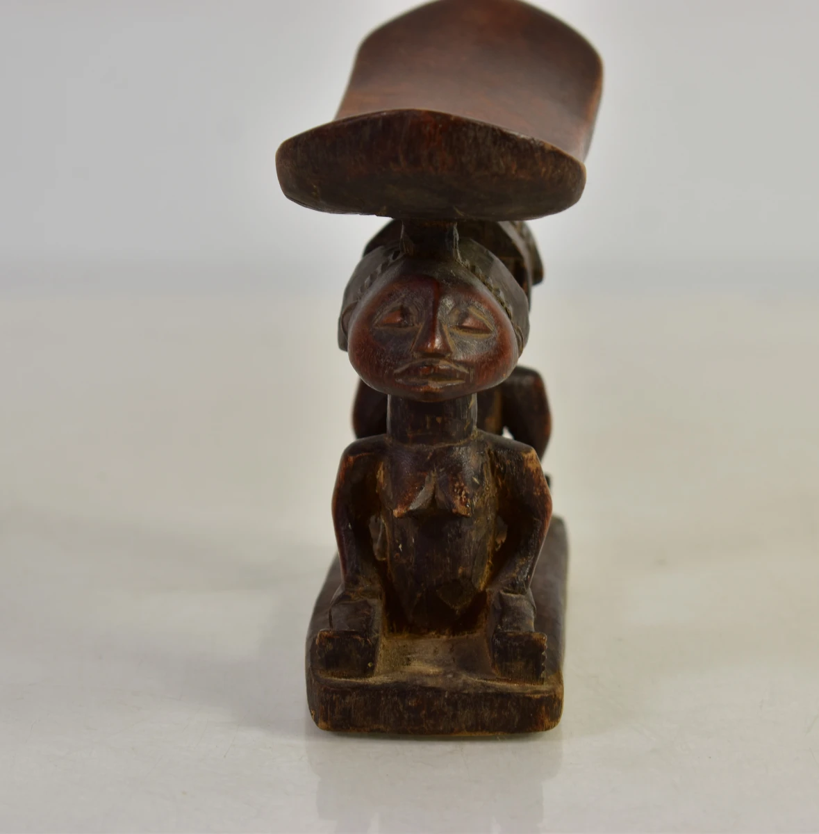 Houten Afrikaans neksteun met twee figuren - foto 6