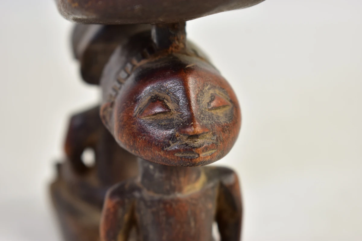 Houten Afrikaans neksteun met twee figuren - foto 9