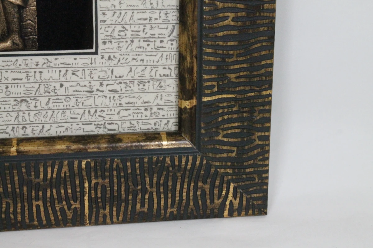 Decoratief Egyptisch wandreliëf