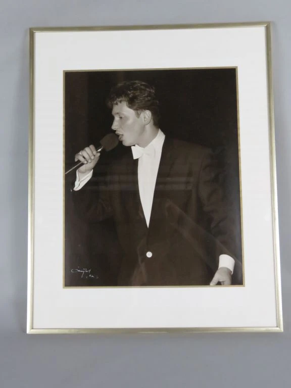 Ingelijste zwart-wit foto van Helmut Lotti