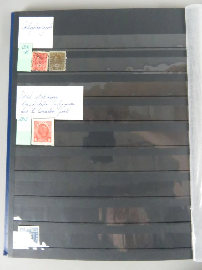 Postzegelverzameling in album