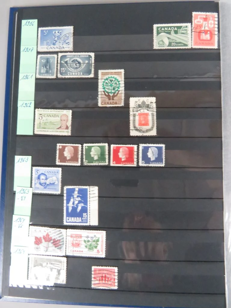 Postzegelverzameling in album