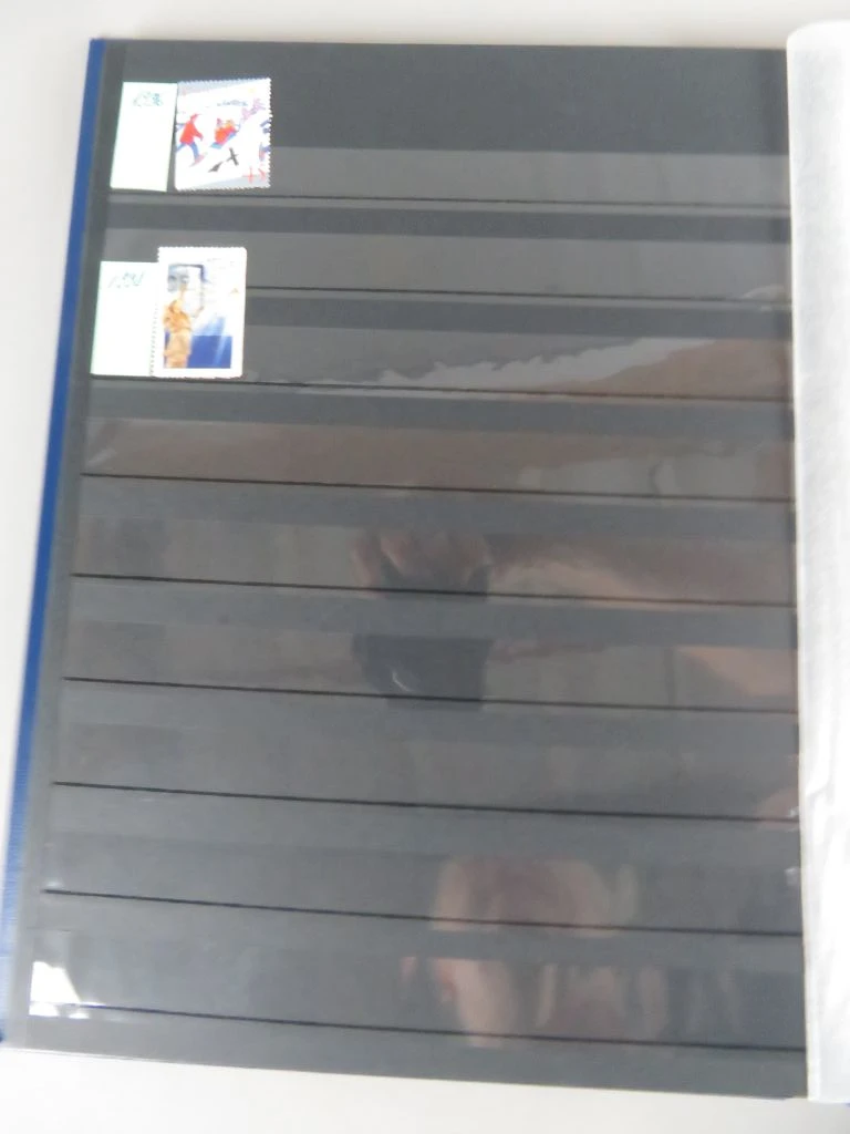 Postzegelverzameling in album