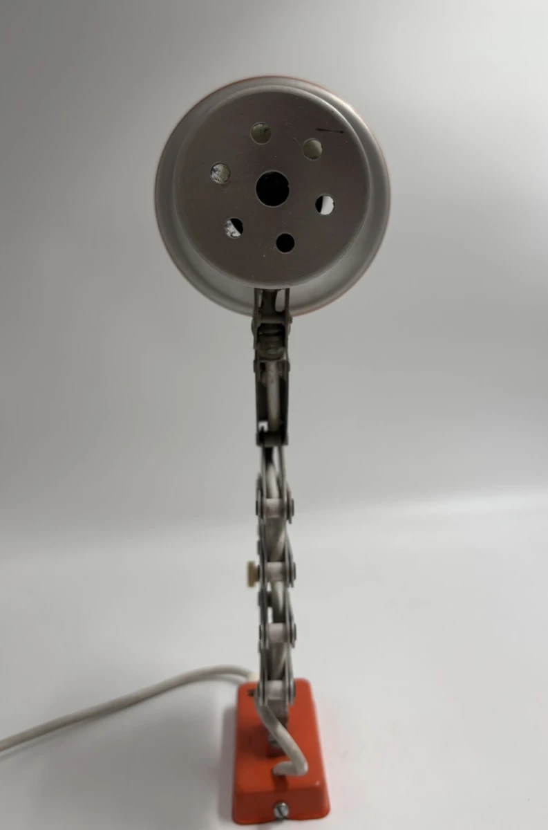 Vintage verstelbare bureaulamp met oranje accenten