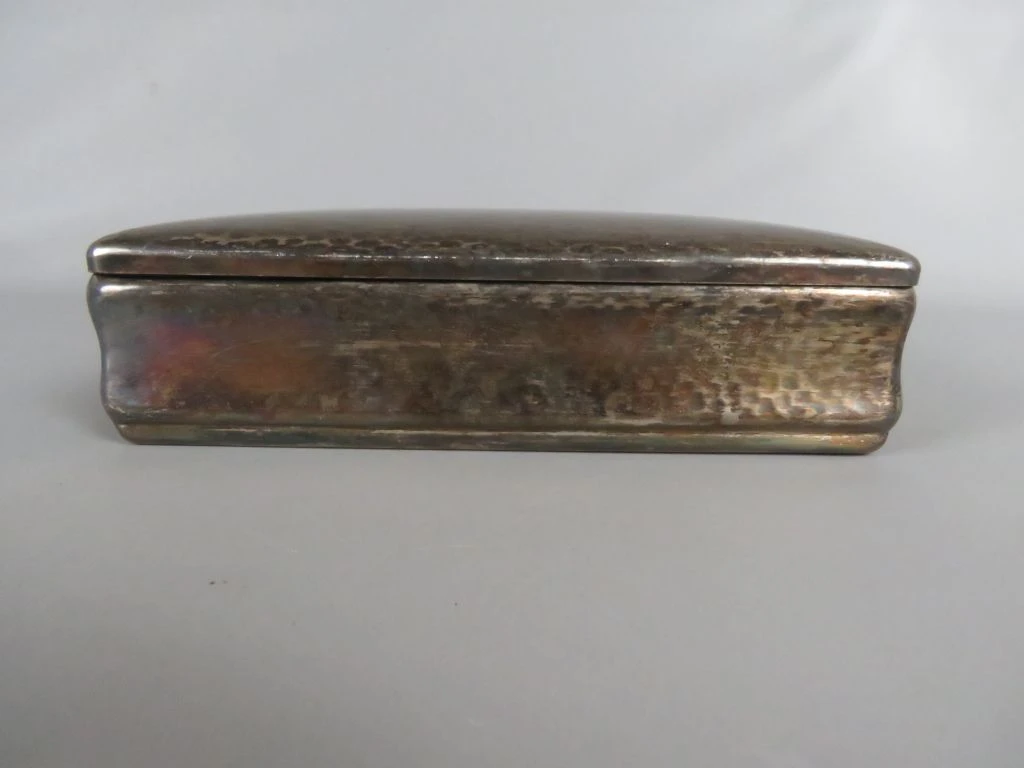 Antiek metalen sieradendoosje met deksel