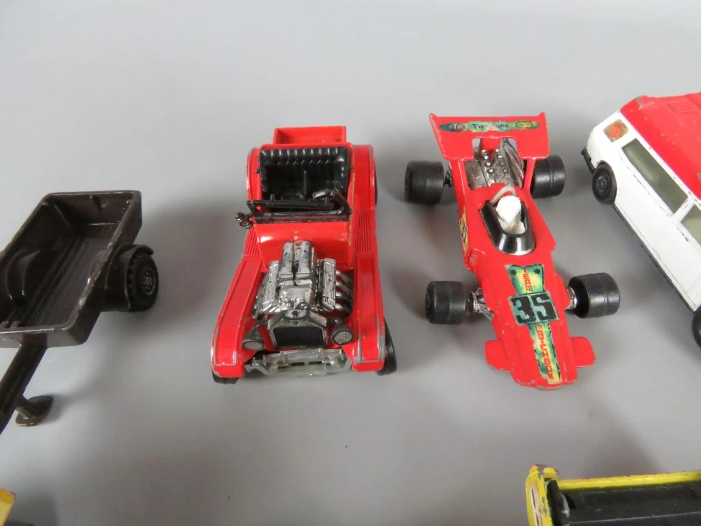 Set vintage Matchbox metalen speelgoedauto's en vrachtwagens