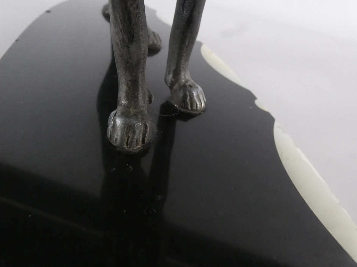 Decoratief beeld van een hond