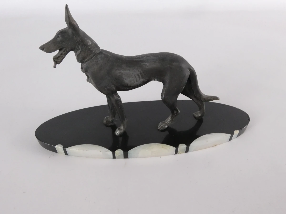 Decoratief beeld van een hond