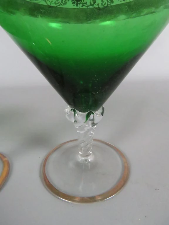 Set van 2 vintage groene parfumflacons met gouden details