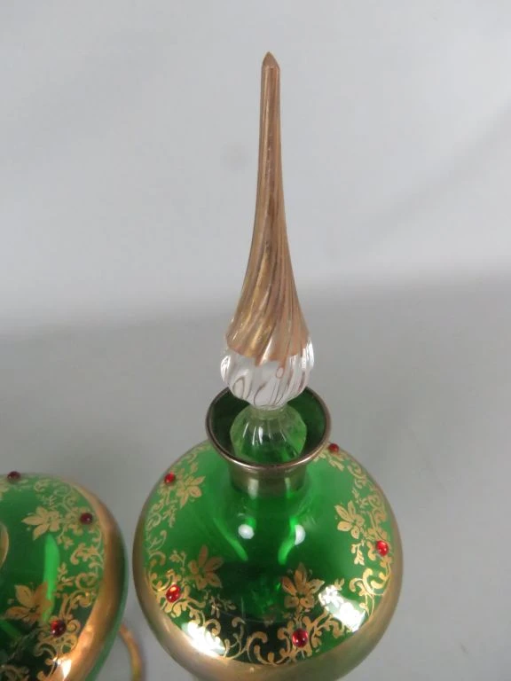 Set van 2 vintage groene parfumflacons met gouden details