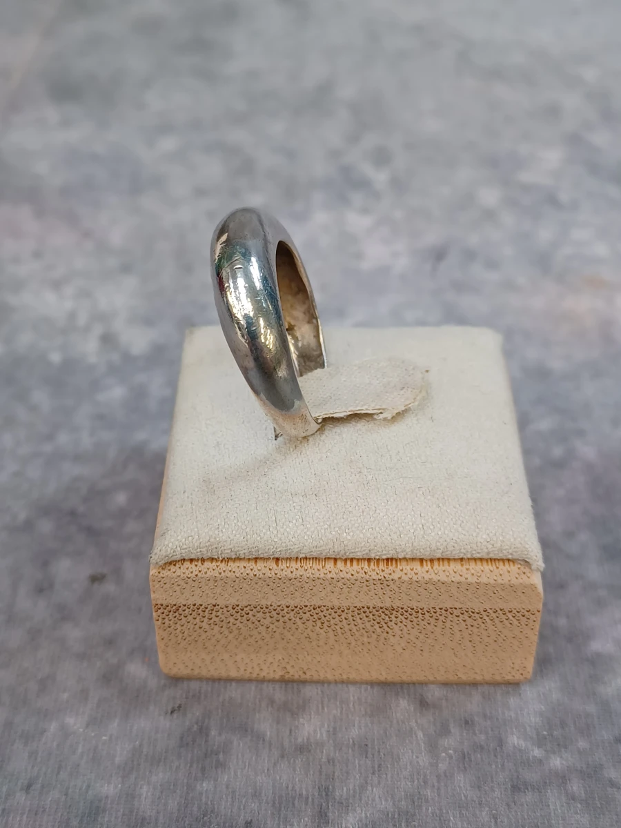 Tijdloze zilveren bolle ring - 925 zilver - foto 2