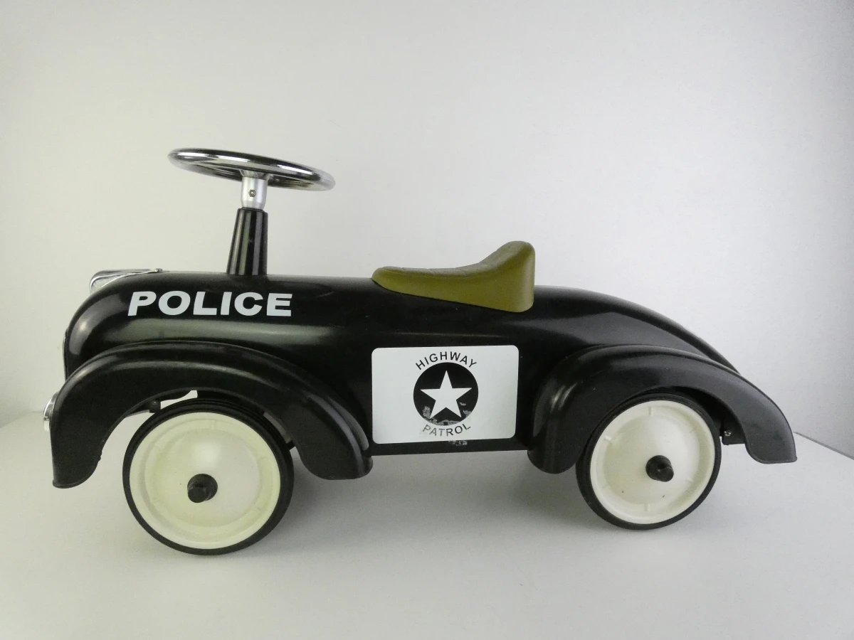 Zwarte loopauto politie thema voor kinderen