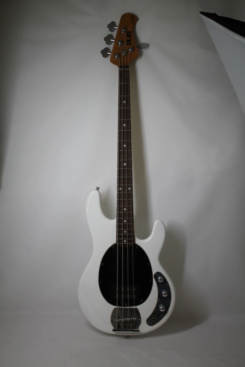 Sterling by Music Man SUB Series basgitaar