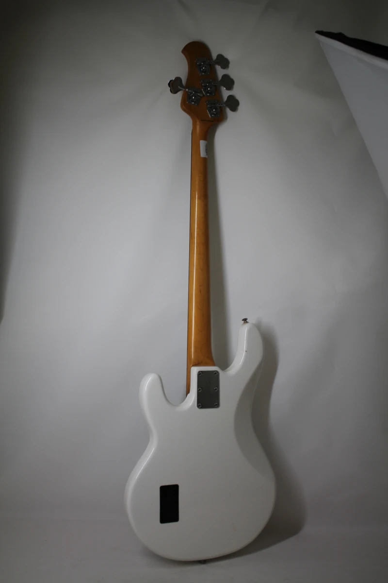 Sterling by Music Man SUB Series basgitaar