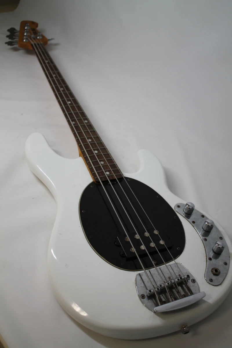 Sterling by Music Man SUB Series basgitaar