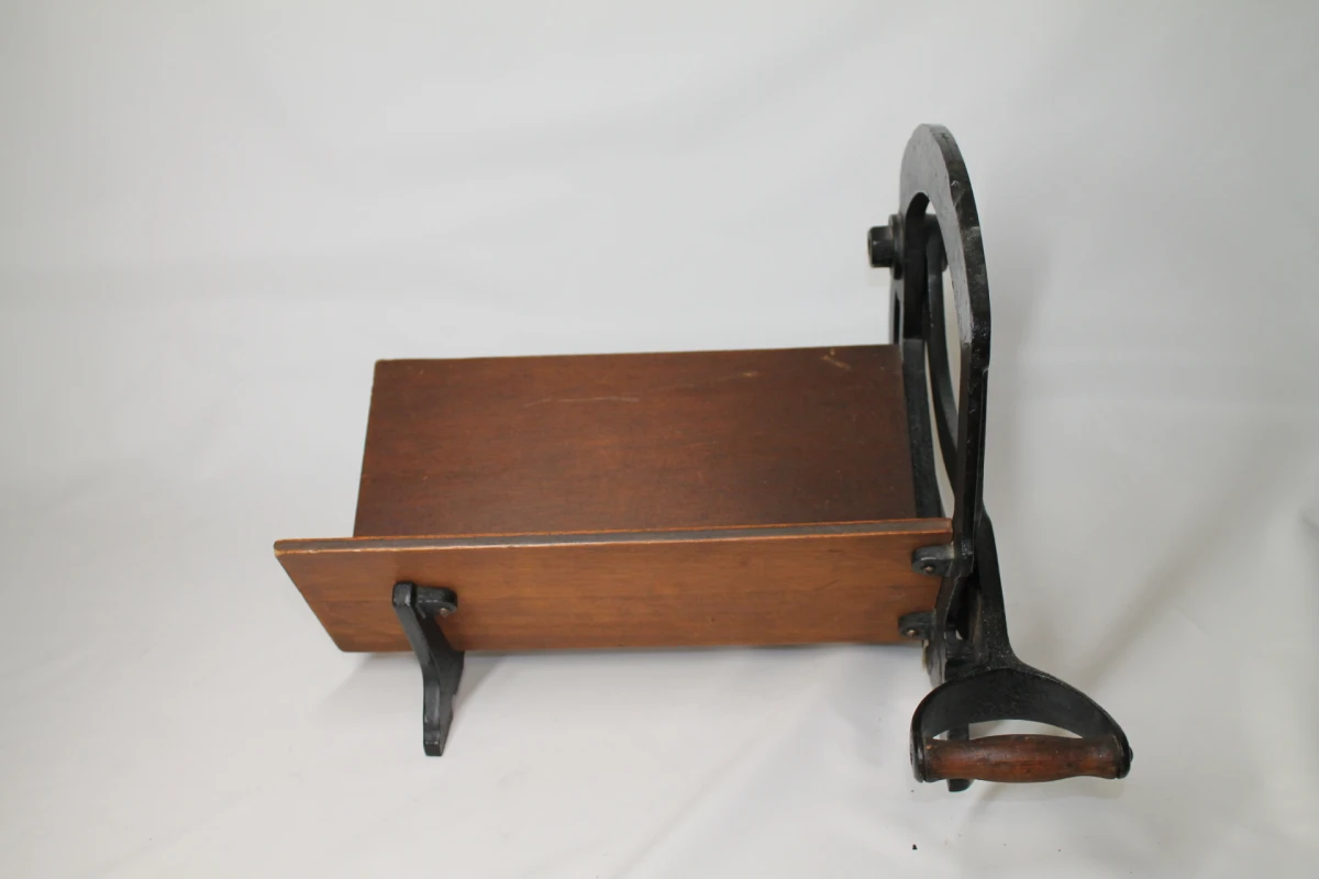Antieke Broodsnijmachine