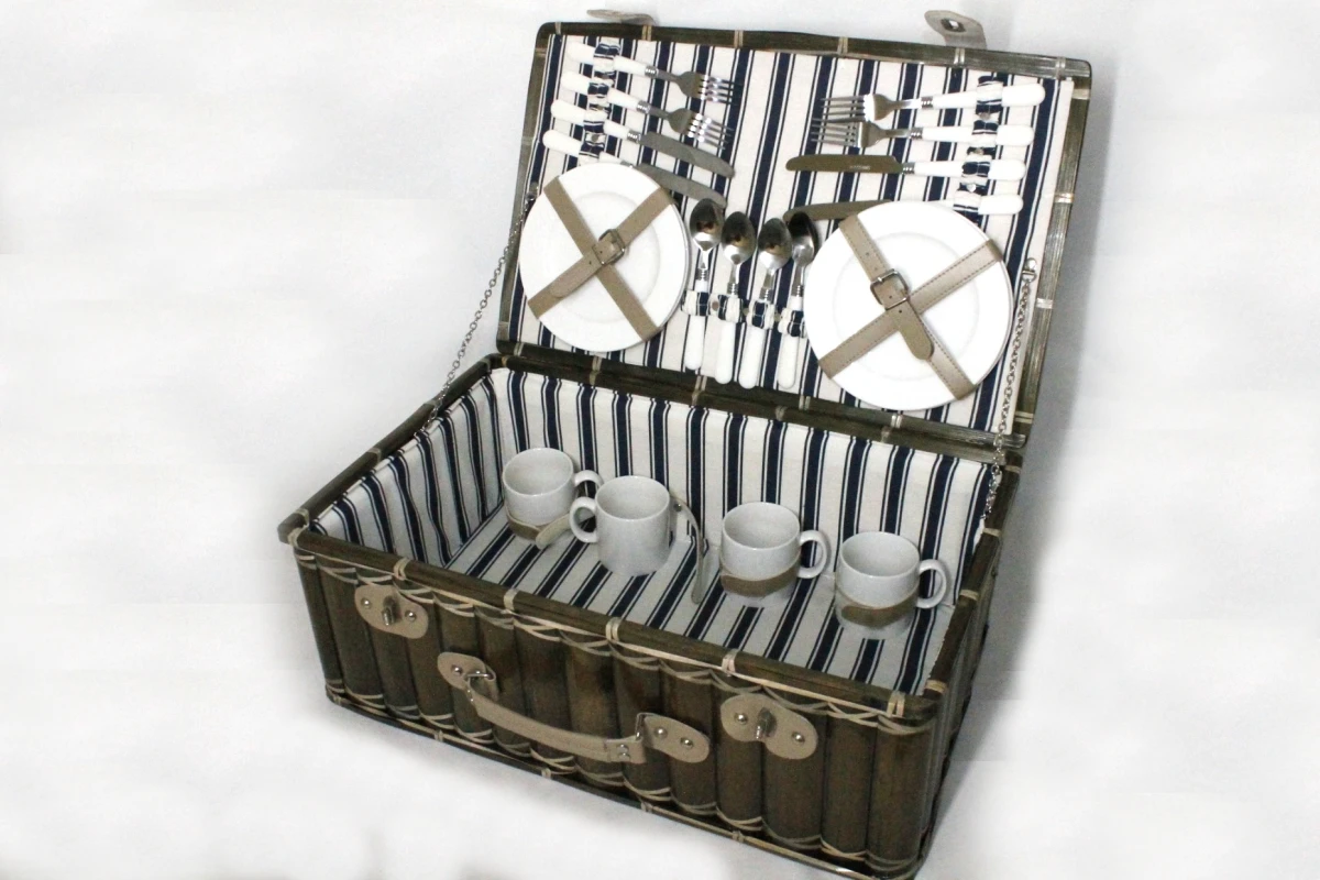 Complete 4-persoons rieten picknickmand