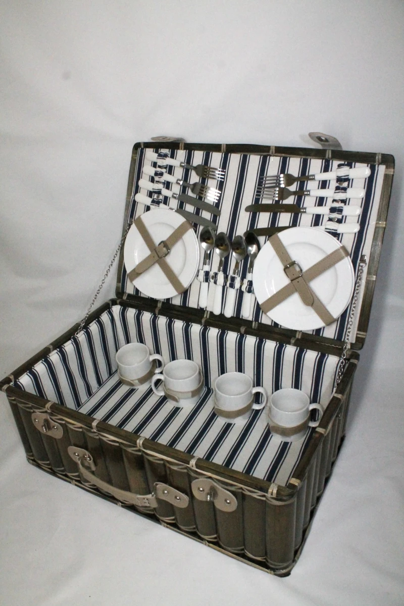 Complete 4-persoons rieten picknickmand