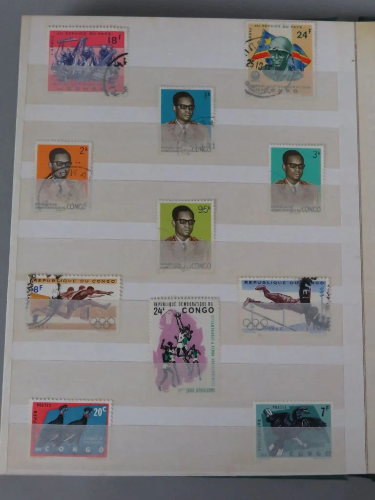Postzegelverzameling in album