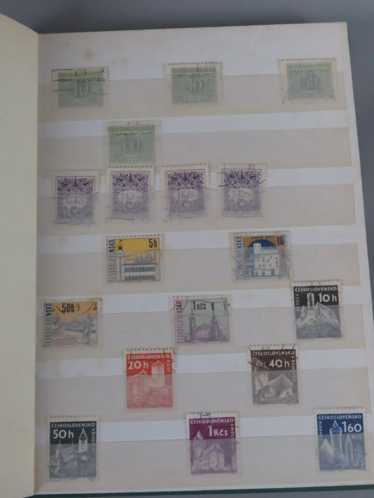 Postzegelverzameling in album