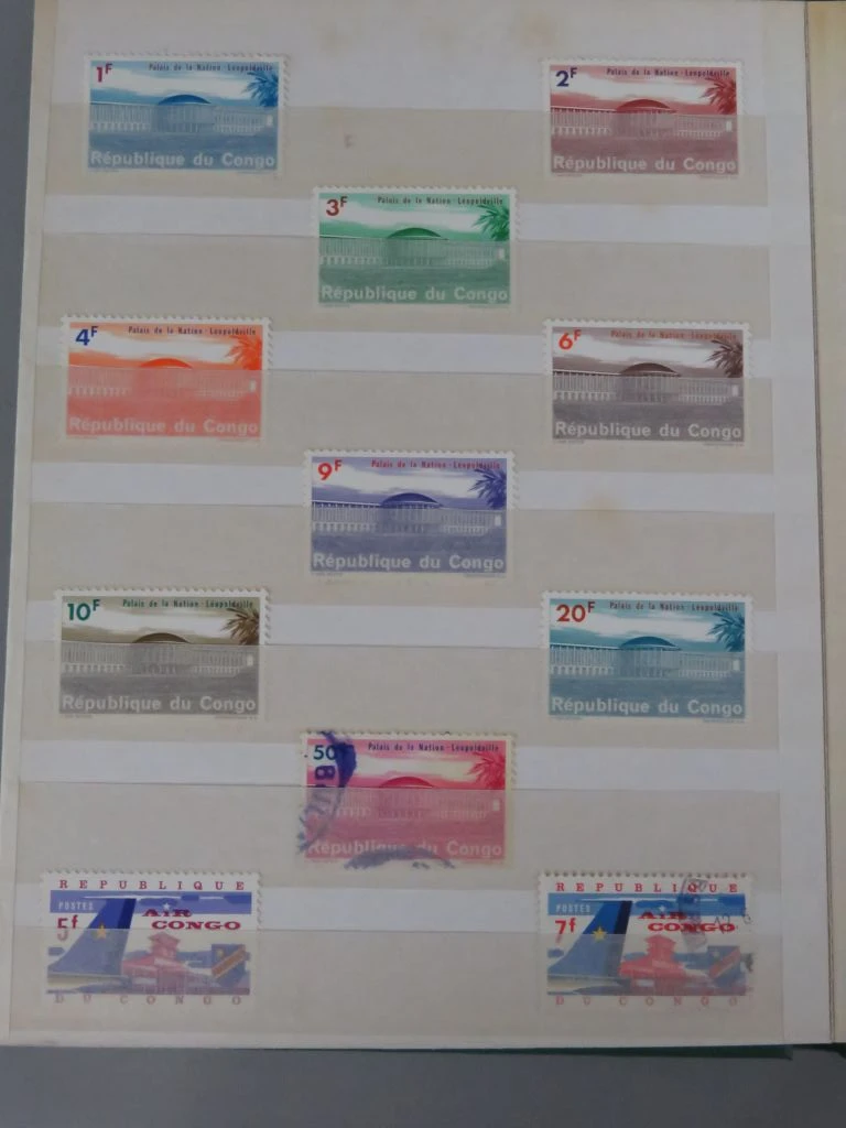 Postzegelverzameling in album