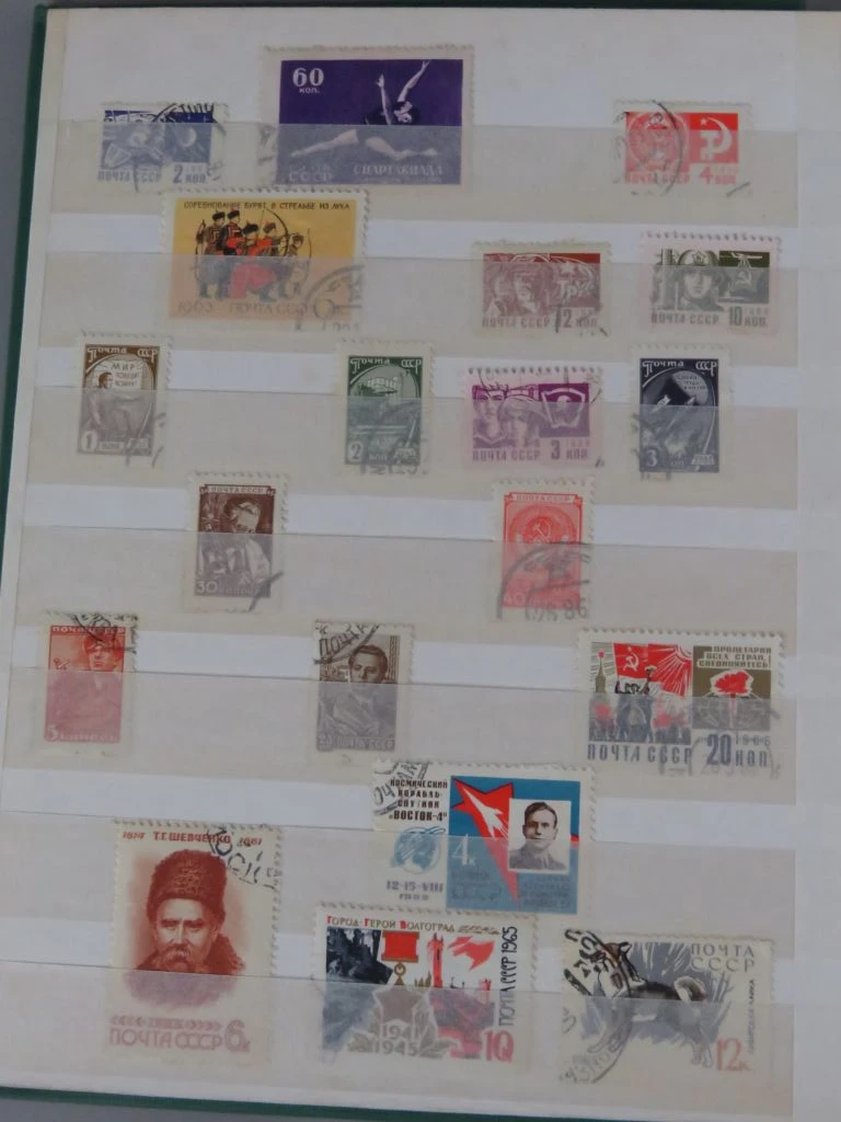 Postzegelverzameling in album