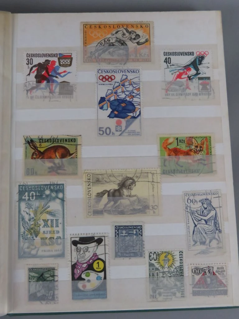 Postzegelverzameling in album
