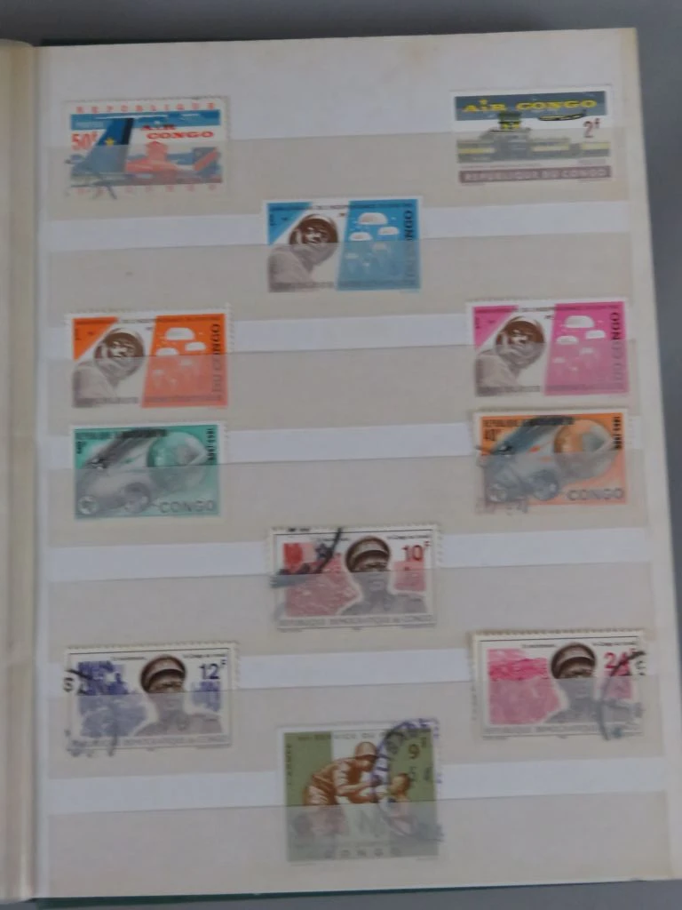 Postzegelverzameling in album