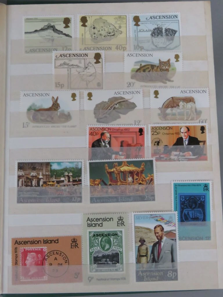 Postzegelverzameling in album