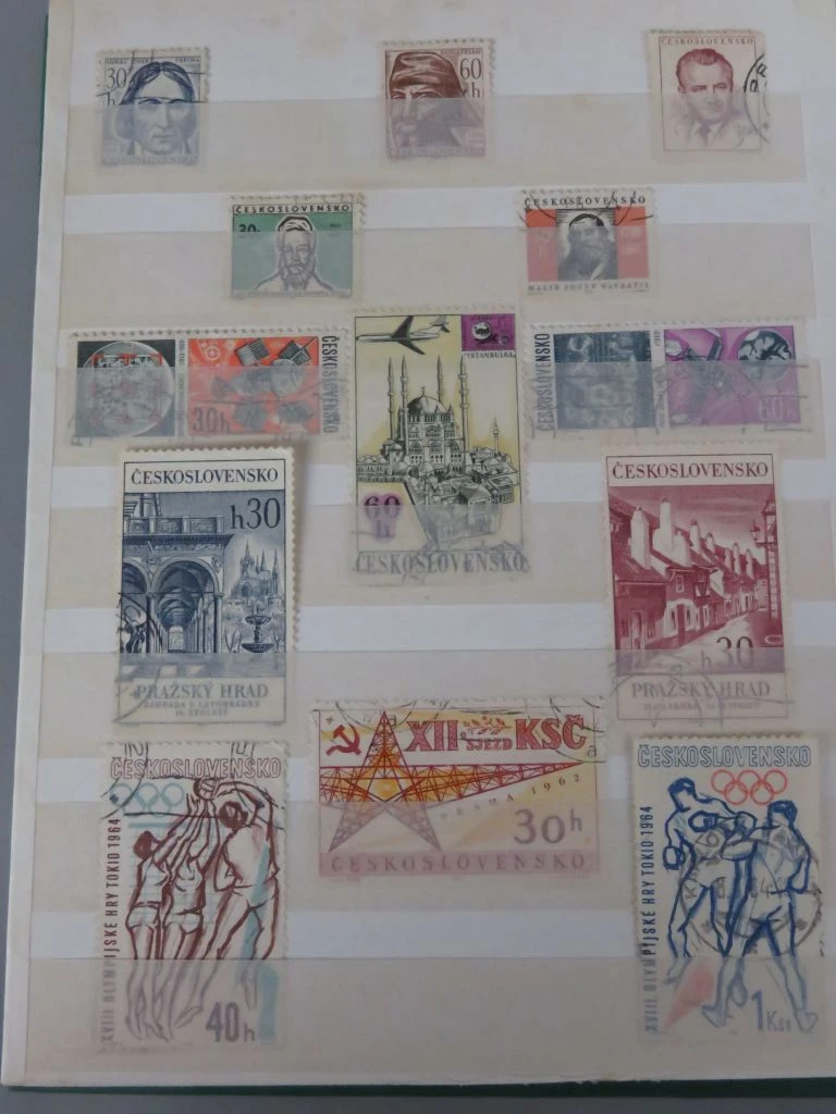 Postzegelverzameling in album