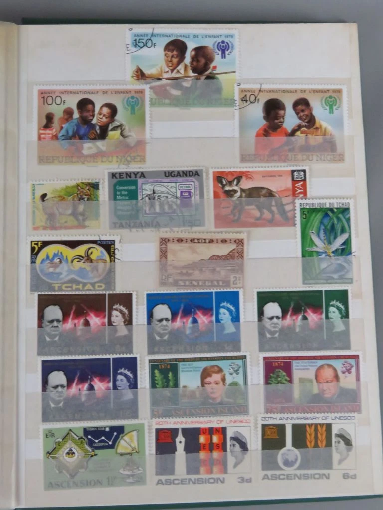 Postzegelverzameling in album