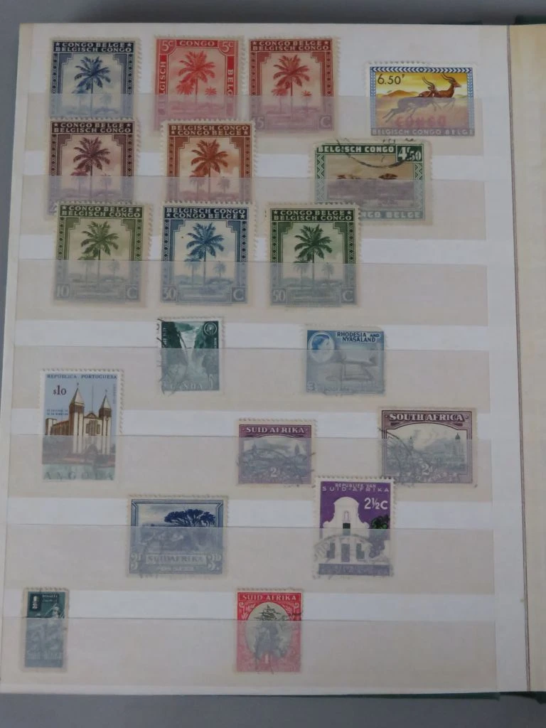 Postzegelverzameling in album