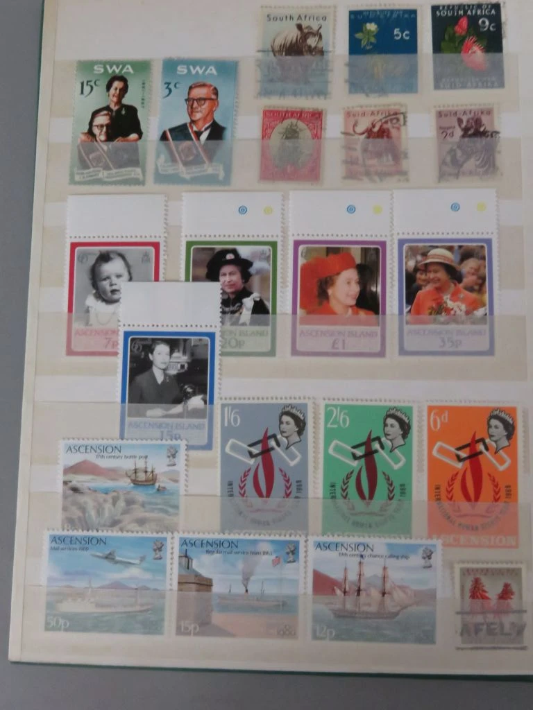 Postzegelverzameling in album