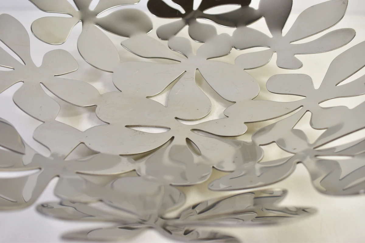 Decoratieve metalen fruitschaal met bloemmotief - foto 2