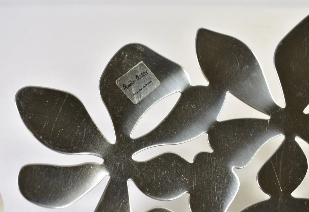 Decoratieve metalen fruitschaal met bloemmotief - foto 3